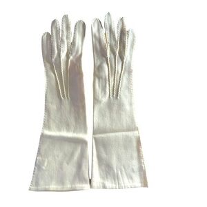 Vintage long sleeve cream gloves made in Italy 453